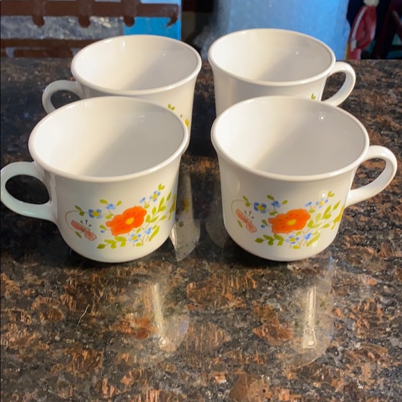 4 Corelle Wildflowers 8 oz tea Cups